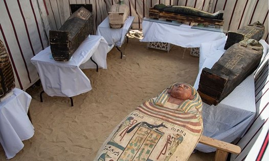 Xác ướp mới vừa được khai quật có niên đại từ thời Tân Vương quốc Ai Cập. Ảnh: Bộ Cổ vật Ai Cập