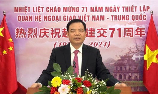 Bộ trưởng Bộ Nông nghiệp và Phát triển nông thôn Nguyễn Xuân Cường phát biểu chúc mừng nhân kỷ niệm 71 năm thiết lập quan hệ ngoại giao Việt Nam - Trung Quốc. Ảnh chụp màn hình.