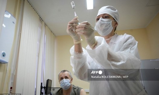 Nga bắt đầu chiến dịch tiêm chủng hàng loạt cho tất cả người dân kể từ 18.1. Ảnh: AFP