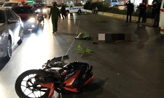 Hiện trường vụ tai nạn xe máy do anh T. điều khiển tông chết hai người ở Thanh Xuân. Ảnh: CACC.