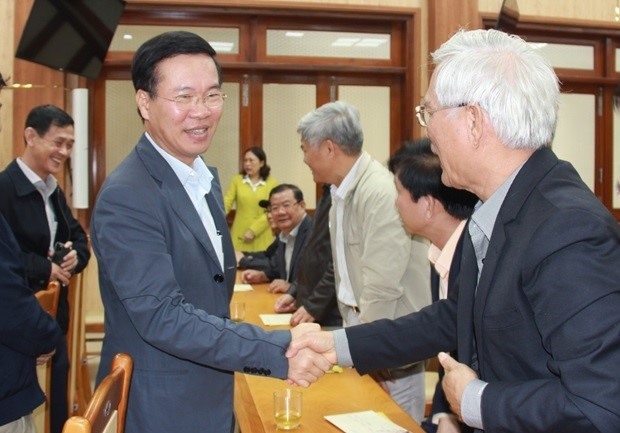 Ông Võ Văn Thưởng - Ủy viên Bộ Chính trị, Bí thư Trung ương Đảng, Trưởng Ban Tuyên giáo Trung ương chúc Tết nguyên cán bộ lãnh đạo tỉnh Quảng Ngãi qua các thời kỳ. Ảnh: Quốc Triều