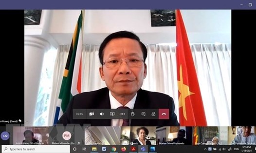 Đại sứ Việt Nam tại Nam Phi Hoàng Văn Lợi tham gia hội thảo. Ảnh: TTXVN