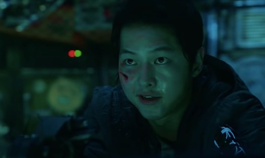 Song Joong Ki trong phim “Space Sweepers”. Ảnh cắt clip.