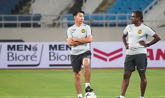Huấn luyện viên Tan Cheng Hoe (trái) cùng tuyển Malaysia sẽ có 1 đợt tập trung vào tháng 2, để chuẩn bị cho 2 trận gặp UAE, tuyển Việt Nam tại vòng loại World Cup 2022. Ảnh: Asiana.