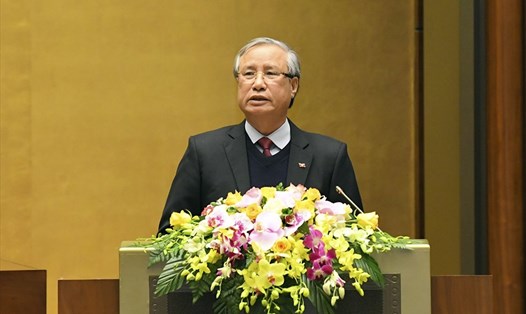 Uỷ viên Bộ Chính trị, Thường trực Ban Bí thư Trần Quốc Vượng phát biểu tại Hội nghị. Ảnh QV