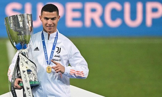 Cristiano Ronaldo có chiếc cúp thứ tư trong màu áo Juventus. Ảnh: Juventus