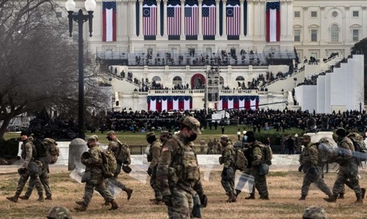 Lực lượng Vệ binh Quốc gia Mỹ ở ngoài Điện Capitol khi lễ nhậm chức của ông Joe Biden bắt đầu ở Washington ngày 20.1. Ảnh: AFP.