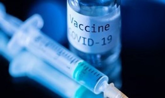 Người Mỹ than thở vì tốc độ triển khai vaccine chậm chạp. Ảnh: AFP