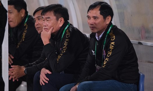Huấn luyện viên Phan Thanh Hùng giúp Bình Dương đả bại Hà Nội ngay ở Hàng Đẫy. Ảnh: Minh Hiếu