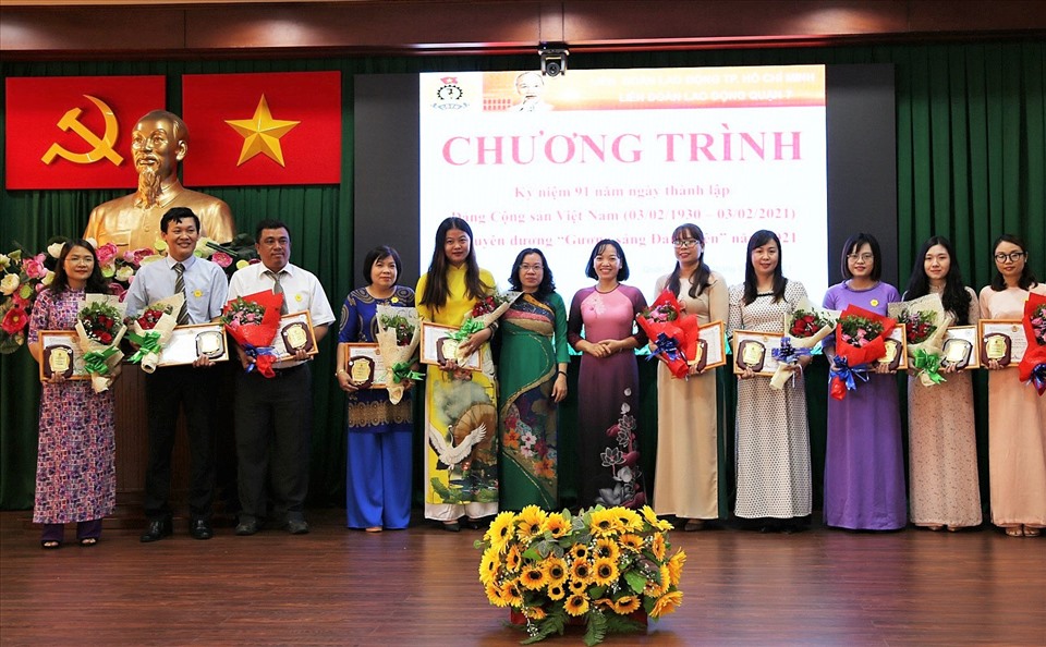 Các gương sáng đảng viên là đoàn viên, cán bộ công đoàn được tuyên dương. Ảnh LĐLĐ Quận 7