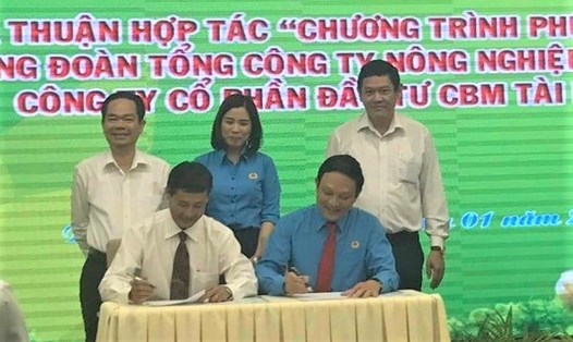 Đại diện Công đoàn Sagri và Công ty cổ phần Đầu tư CBM – Tài Phú ký thỏa thuận hợp tác. Ảnh Công đoàn Sagri