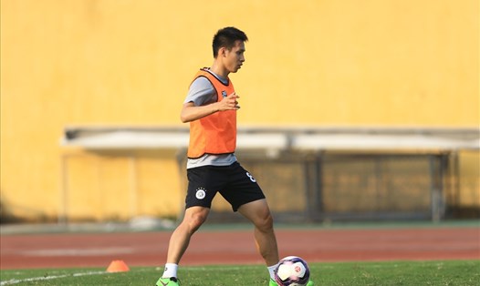Tiền vệ Đỗ Hùng Dũng trở lại tập luyện cùng câu lạc bộ Hà Nội. Ảnh: HNFC