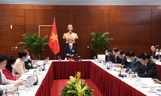 Thủ tướng Chính phủ Nguyễn Xuân Phúc chủ trì cuộc họp. Ảnh Phú Đỗ