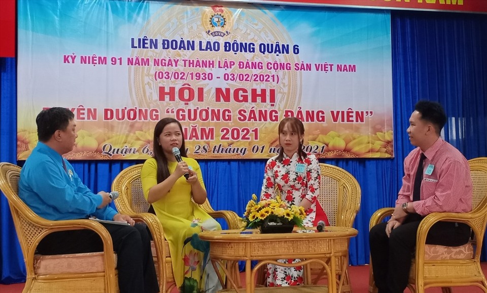 Các đảng viên trẻ tiêu biểu của Quận 6 giao lưu tại chương trình "Gương sáng đảng viên". Ảnh  Đức Long
