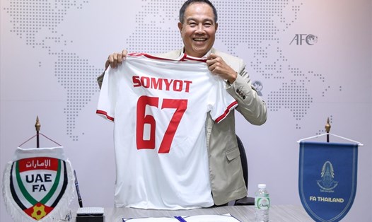 Chủ tịch Liên đoàn bóng đá Thái Lan vui mừng khi hợp tác với Liên đoàn bóng đá UAE. Ảnh: Bangkok Post.