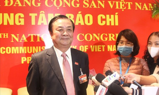 Thứ trưởng Bộ Nông nghiệp và Phát triển Nông thôn Lê Minh Hoan trả lời báo chí. Ảnh T.Vương