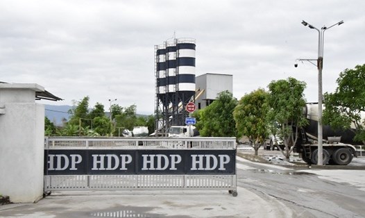 Trạm bê tông của Công ty CP HDP Nha Trang hoạt động không phép. 
Ảnh: Nhiệt Băng