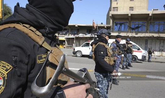 Hiện trường vụ đánh bom kép trên con phố thương mại sầm uất ở trung tâm Baghdad, Iraq hôm 21.1.2021. Ảnh: AFP.