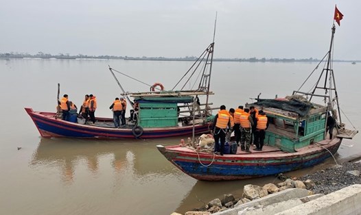 Cục Cảnh sát hình sự phối hợp các lực lượng chức năng khác, triệt phá ổ nhóm khai thác cát trái phép tại tỉnh Ninh Bình. Ảnh: M.Hiền.