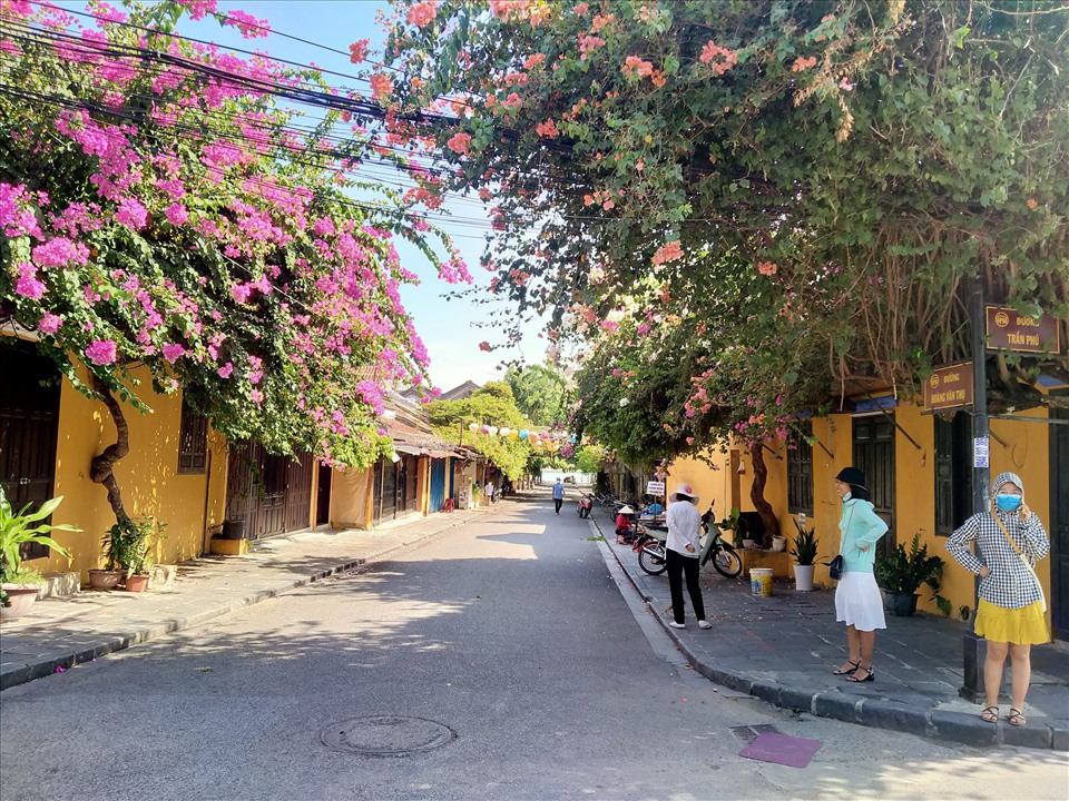 Hội An tạm dừng thực hiện phố đi bộ và xe không động cơ. Ảnh: Thanh Chung