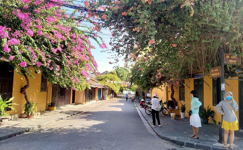Hội An tạm dừng thực hiện phố đi bộ và xe không động cơ. Ảnh: Thanh Chung