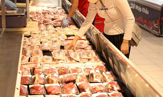 Nguồn cung thịt lợn và lương thực, thực phẩm đảm bảo nhu nhu cầu tiêu dùng trong dịp Tết và lễ hội năm 2021. Ảnh: Vũ Long