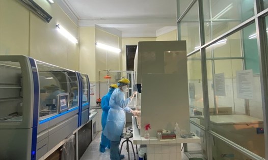 Xét nghiệm COVID-19 tại Trung tâm Y tế dự phòng Hải Phòng. Ảnh Cổng TTĐT Hải Phòng
