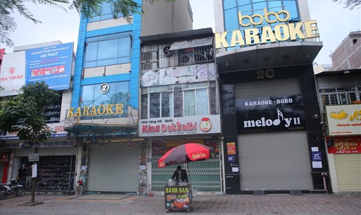 Hà Nội yêu cầu các quán karaoke đóng cửa để phòng dịch COVID-19. Ảnh: Phạm Đông