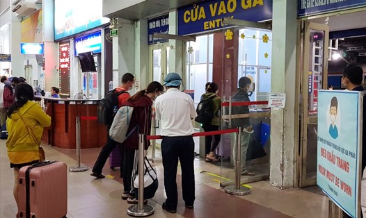 Dịp cao điểm Tết Nguyên đán 2021, ga Sài Gòn triển khai đầy đủ các biện pháp phòng chống dịch COVID-19.  Ảnh: M.Q