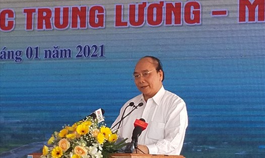 Thủ tướng Nguyễn Xuân Phúc phát biểu lại lễ thông tuyến cao tốc Trung Lương - Mỹ Thuận. Ảnh: K.Q