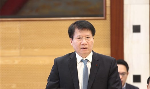 Thứ trưởng Bộ Y tế Trương Quốc Cường trả lời về lộ trình mua vaccine phòng ngừa COVID-19. Ảnh T.Vương