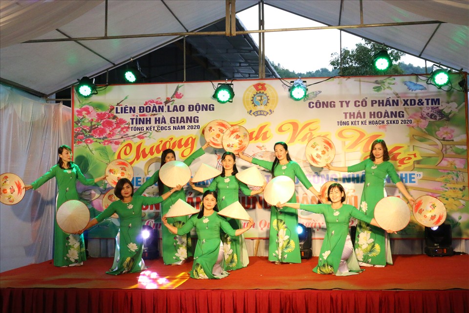 Một tiết mục văn nghệ tại chương trình. Ảnh: Đức Trí