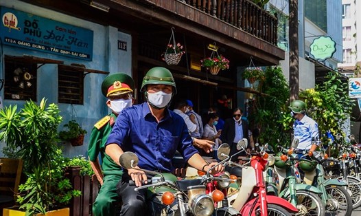 Chương trình tour đặc biệt “Theo dấu chân Biệt động Sài Gòn” thu hút du khách trải nghiệm. Ảnh: VP
