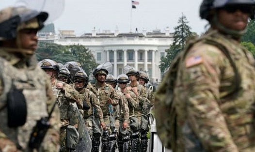 Lực lượng Vệ binh Quốc gia Mỹ đã được kích hoạt tại thủ đô Washington, sẵn sàng ứng phó trong ngày chứng nhận kết quả bầu cử Tổng thống 2020. Ảnh: AFP