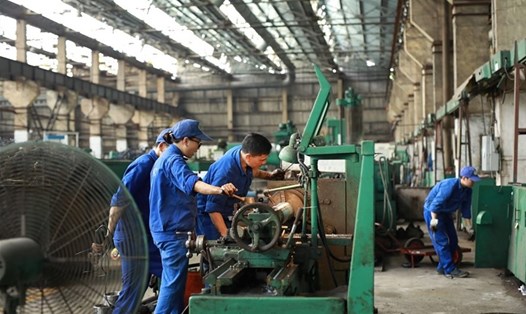 Nghiên cứu đề xuất tăng lương tối thiểu bắt đầu từ ngày 1.7 hàng năm. Ảnh Hải Nguyễn