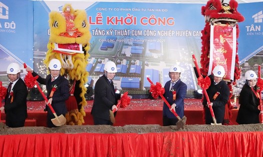 Nghi lễ khởi công Dự án đầu tư hạ tầng kỹ thuật Cụm CN Can Lộc. Ảnh: Trần Tuấn.