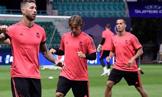 Trong khi Luka Modric (giữa) sớm đồng ý, Sergio Ramos và Lucas Vazquez đã từ chối đề nghị gia hạn mà Real Madrid đưa ra. Ảnh: AFP