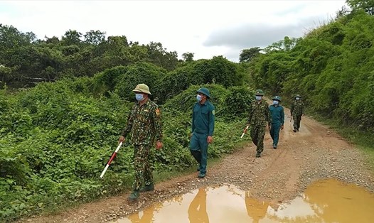 Lực lượng chức năng tỉnh Gia Lai tuần tra đường biên giới khu vực xã Ia O, huyện Ia Grai. Ảnh TTuấn