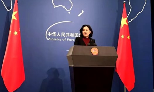 Phát ngôn viên Bộ Ngoại giao Trung Quốc Hoa Xuân Oánh lên tiếng phản hồi về lo ngại của WHO đối với việc nước này chậm trễ cấp phép cho phái đoàn chuyên gia quốc tế đến điều tra COVID-19. Ảnh: AFP