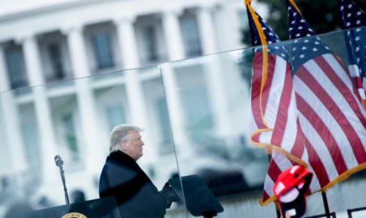 Tổng thống Donald Trump phát biểu trước người ủng hộ gần Nhà Trắng hôm 6.1. Ảnh: AFP