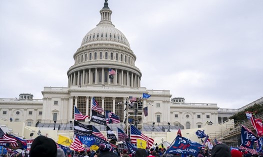 Người biểu tình tập trung trước Quốc hội Mỹ hôm 6.1. Ảnh: AFP