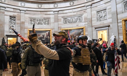 Người biểu tình xông vào bên trong tòa nhà Quốc hội Mỹ hôm 6.1. Ảnh: AFP.