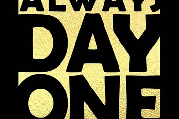 Sách "Luôn là ngày đầu tiên - Always Day One" của tác giả Alex Kantrowitz. Ảnh: NXB Thế giới.