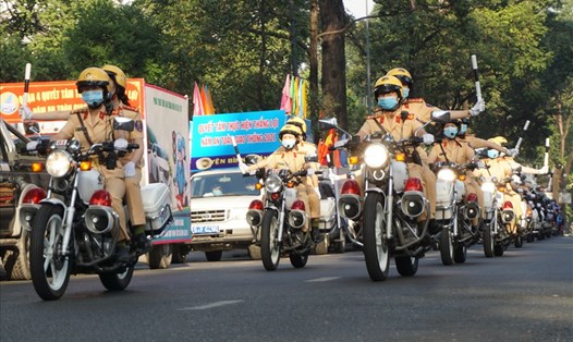 Lực lượng cảnh sát giao thông TPHCM tham gia diễu hành hưởng ứng Năm an toàn giao thông 2021.  Ảnh: Minh Quân