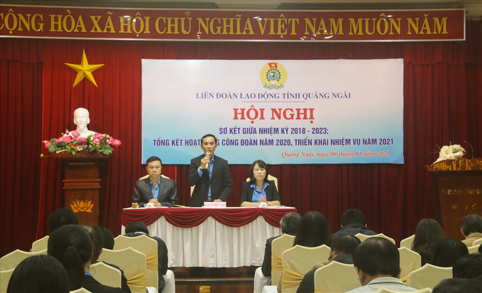 LĐLĐ tỉnh Quảng Ngãi tổ chức Hội nghị Sơ kết giữa nhiệm kỳ 2018-2023; Tổng kết hoạt động công đoàn năm 2020, triển khai nhiệm vụ 2021. Ảnh: Thanh Chung
