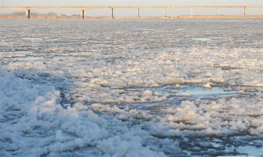 Sông Hoàng Hà đóng băng trong đợt lạnh kỷ lục ở Trung Quốc. Ảnh: Tân Hoa Xã