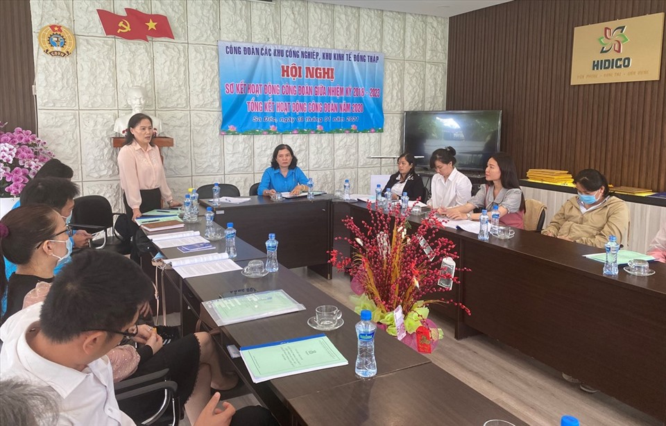 Bà Đặng Thị Kim Đang - Phó Chủ tịch Liên đoàn Lao động tỉnh Đồng Tháp phát biểu chỉ đạo Hội nghị. Ảnh: Thanh Nhàn