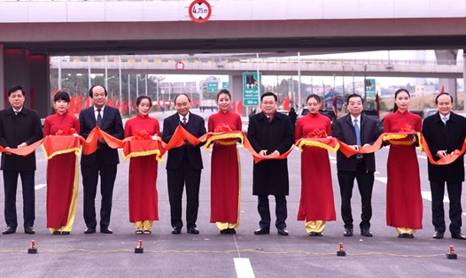 Thủ tướng dự lễ gắn biển nút giao Vành đai 3-cao tốc Hà Nội-Hải Phòng. Ảnh: Viết Thành