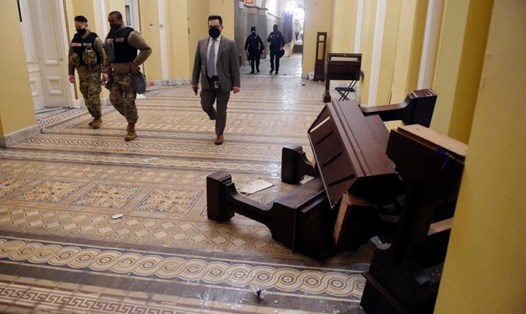Nhiều nghị sĩ Quốc hội Mỹ thông báo mất các thiết bị điện tử sau vụ hỗn loạn ở Điện Capitol ngày 6.1. Ảnh: AFP.