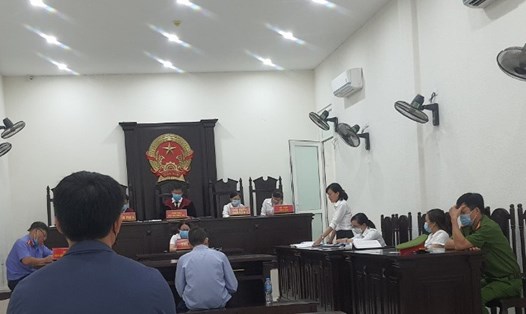Luật sư bào chữa cho Nguyễn Quốc Khánh - bị cáo đâm chết bạn học cùng trường. Ảnh: V.Dũng